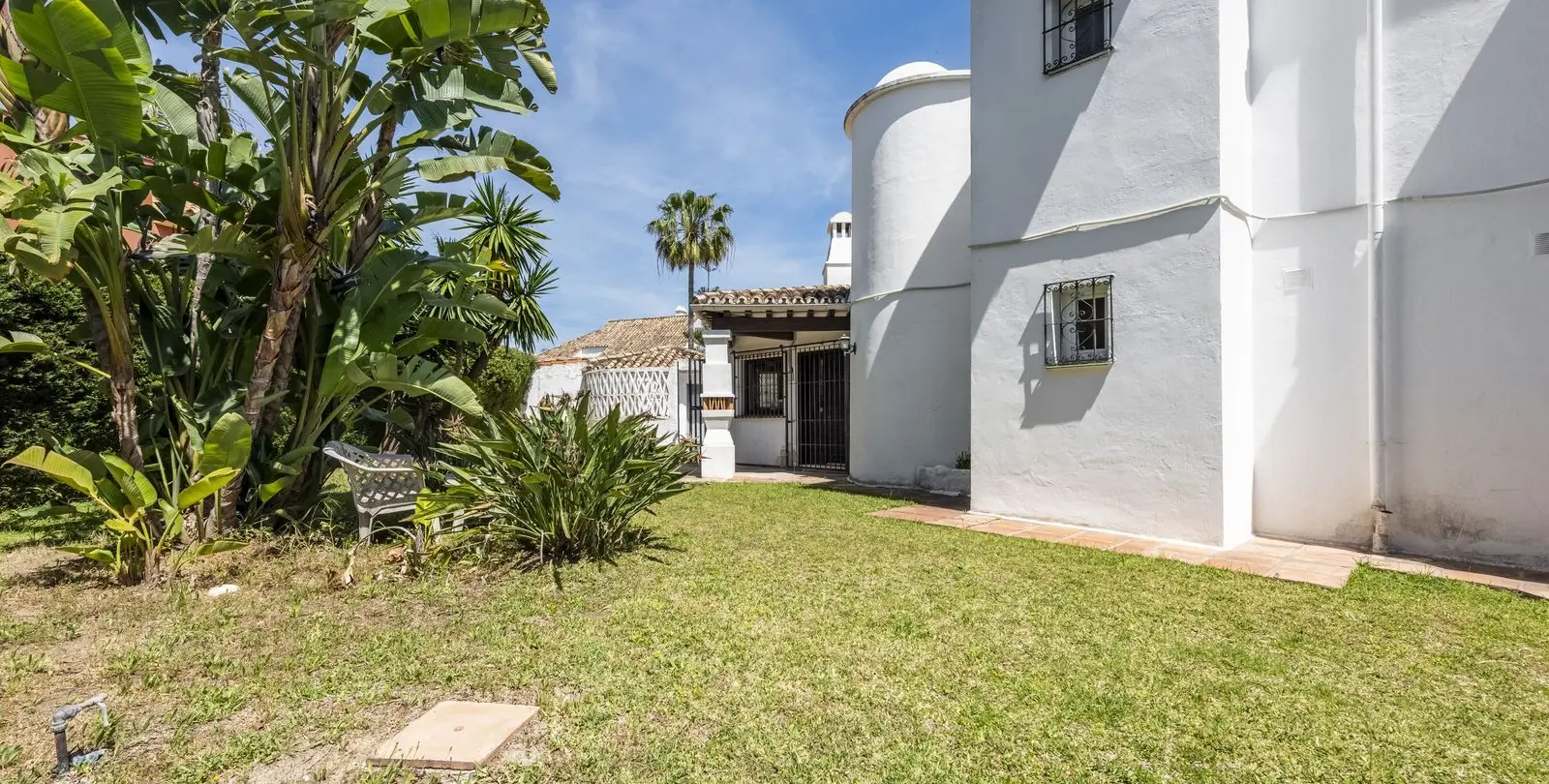 Sale of detached villa in Atalaya 26