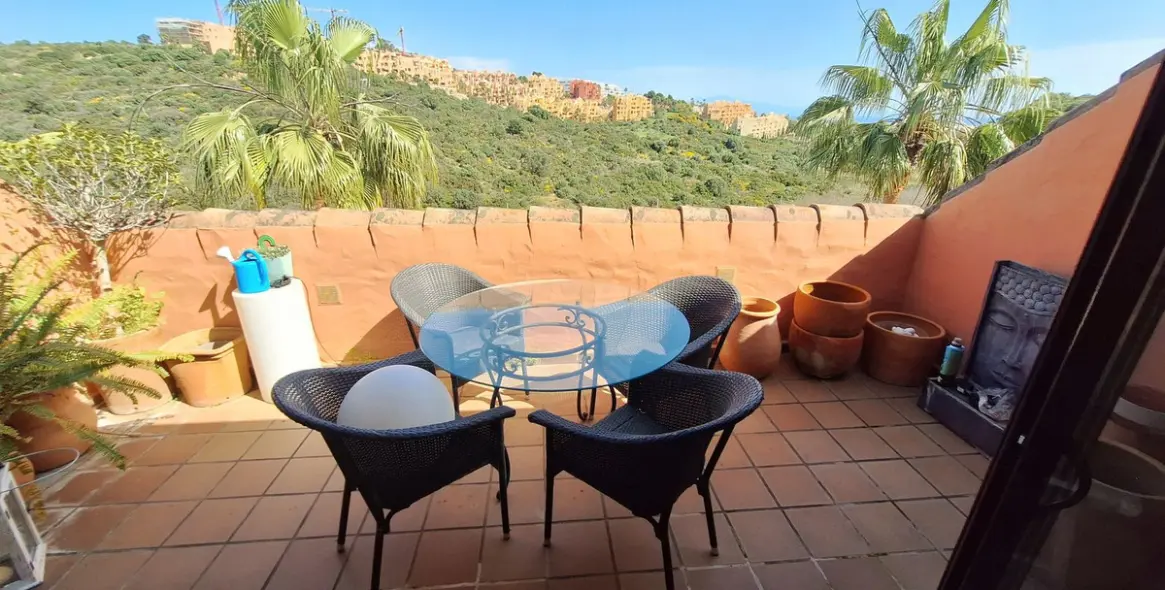 Sale of penthouse in La Duquesa 1