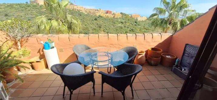Sale of penthouse in La Duquesa 0