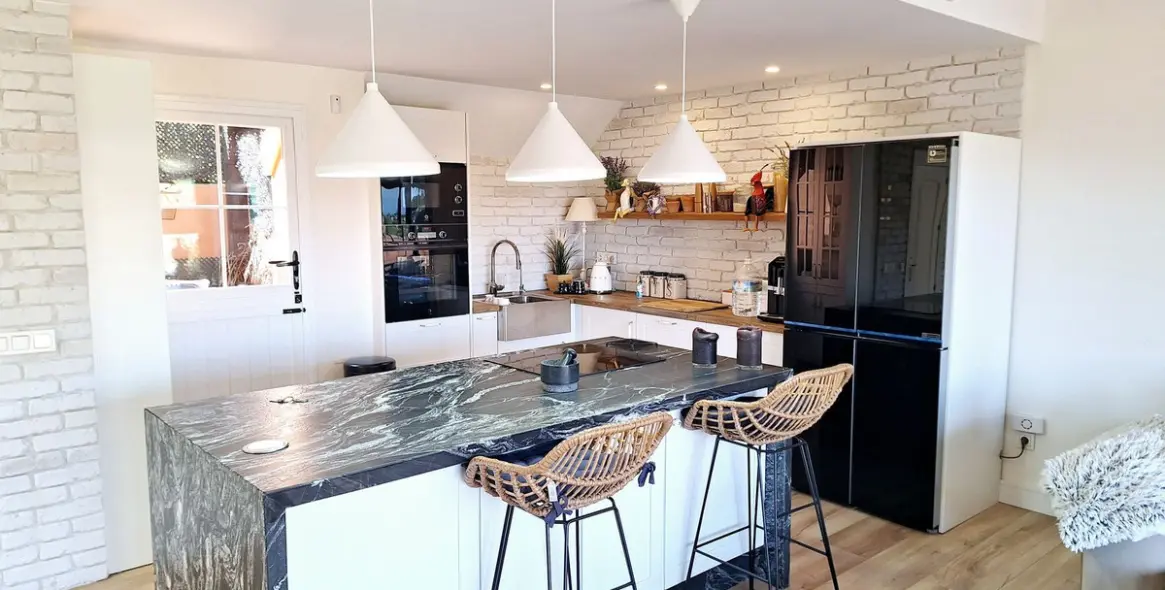 Sale of penthouse in La Duquesa 2