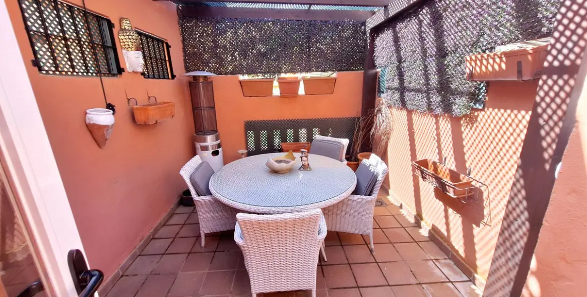 Sale of penthouse in La Duquesa 9
