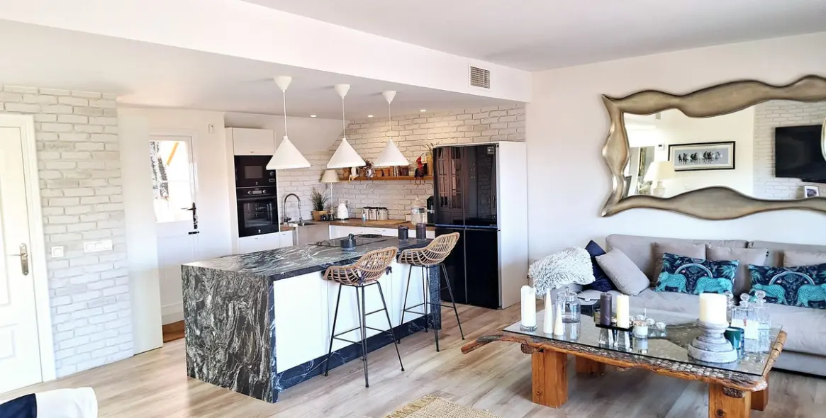 Sale of penthouse in La Duquesa 11