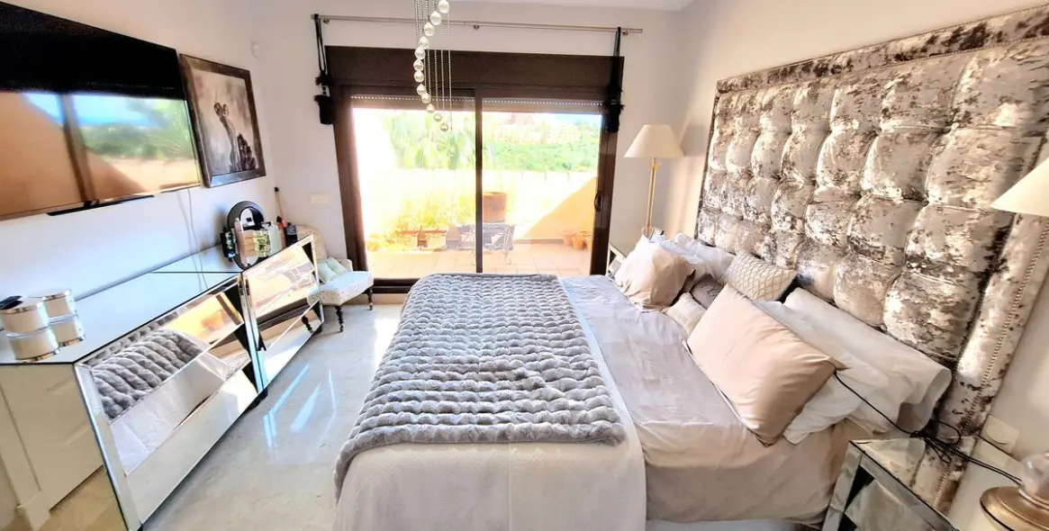 Sale of penthouse in La Duquesa 16