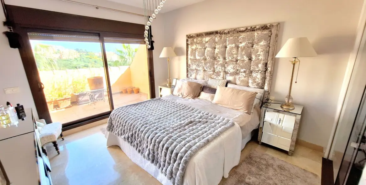 Sale of penthouse in La Duquesa 17