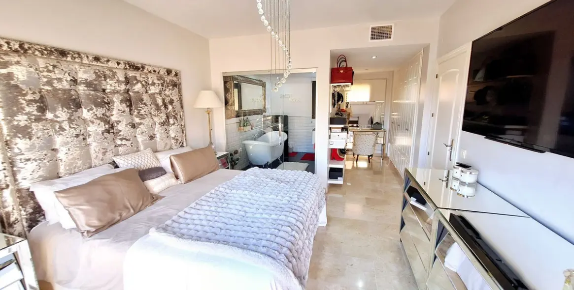 Sale of penthouse in La Duquesa 19