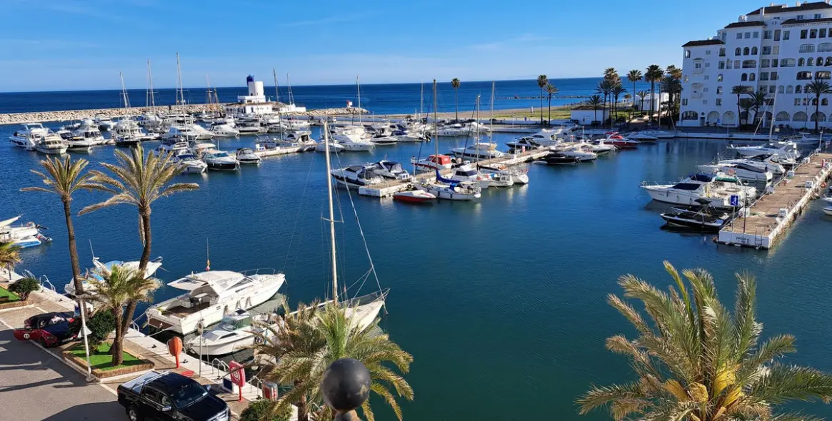 Sale of penthouse in La Duquesa 27