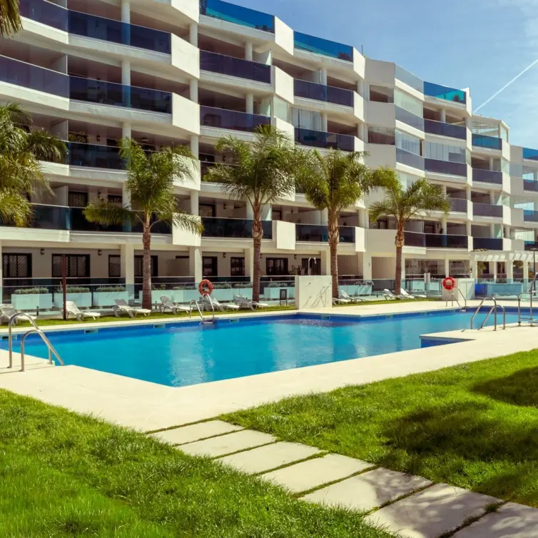 Sale of middle floor apartment in Mijas