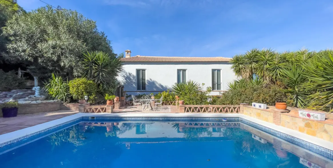 Sale of finca - cortijo in Coín 1