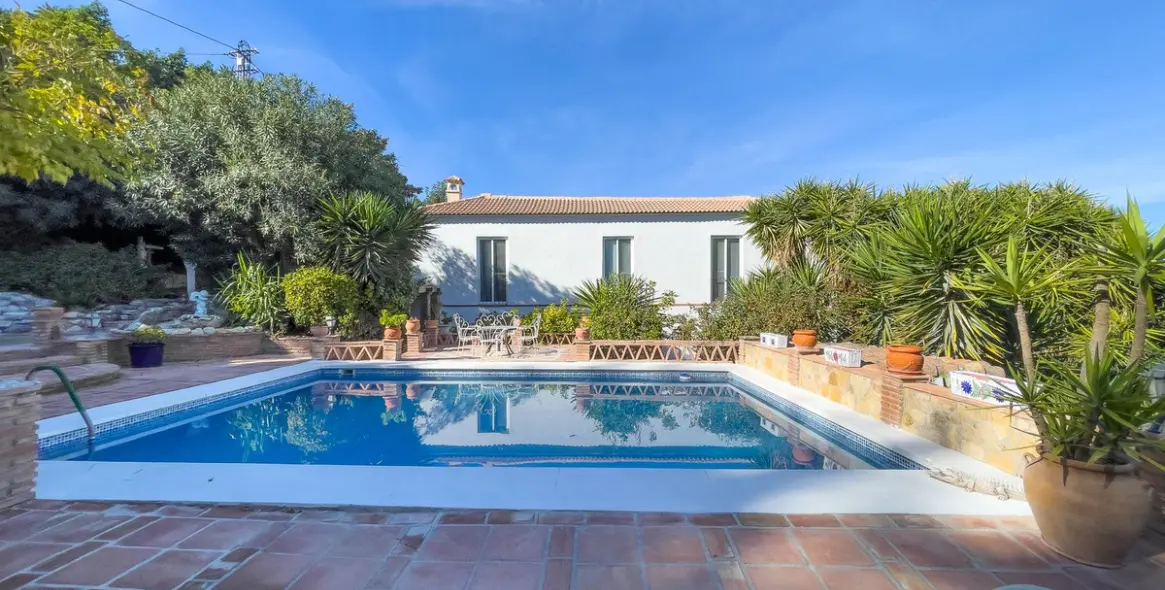 Sale of finca - cortijo in Coín 41