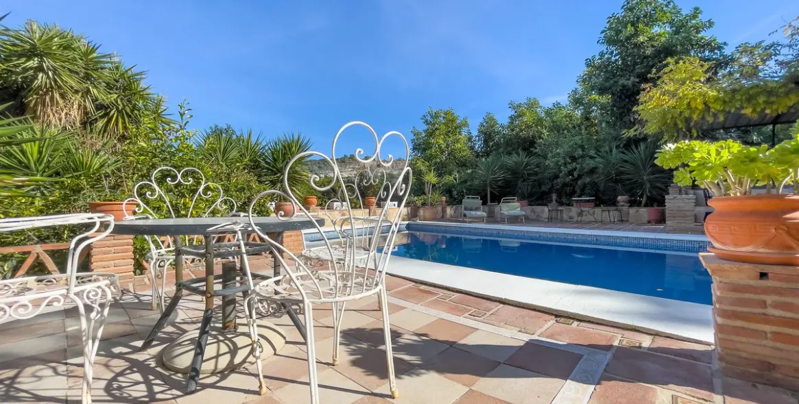 Sale of finca - cortijo in Coín 43