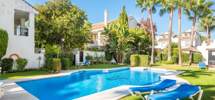 Продажа апартаментов на среднем этаже в Nueva Andalucía 1