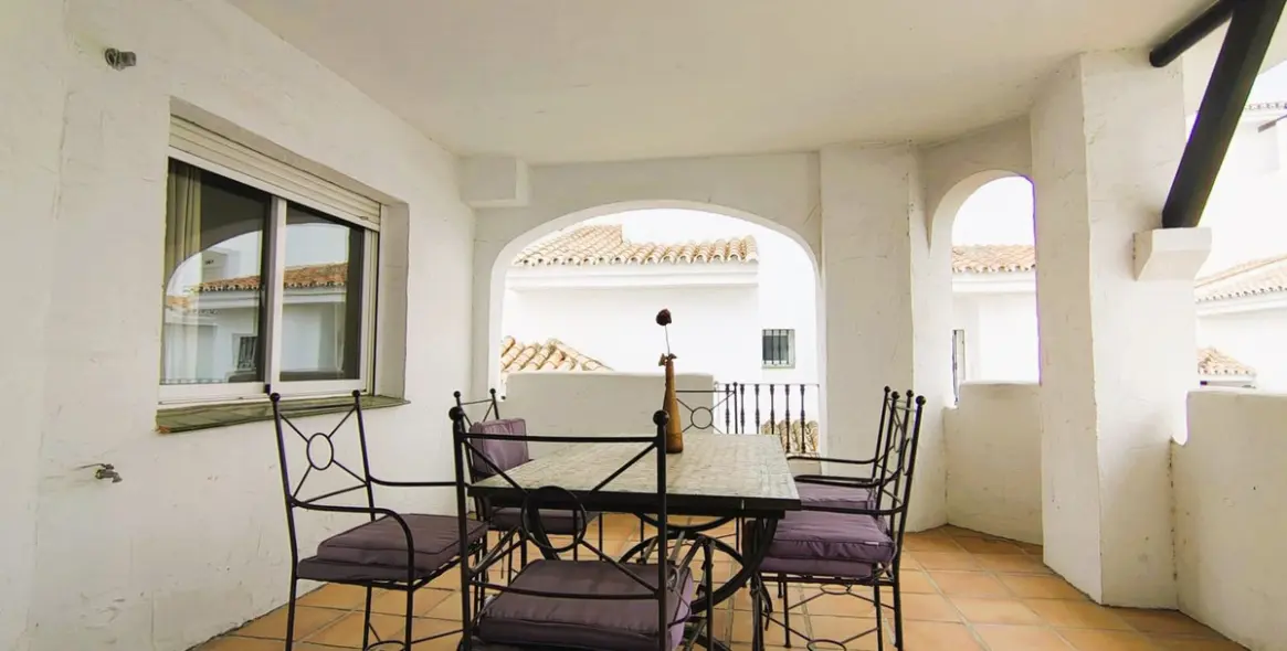 Venta de apartamento en planta media en Nueva Andalucía 4