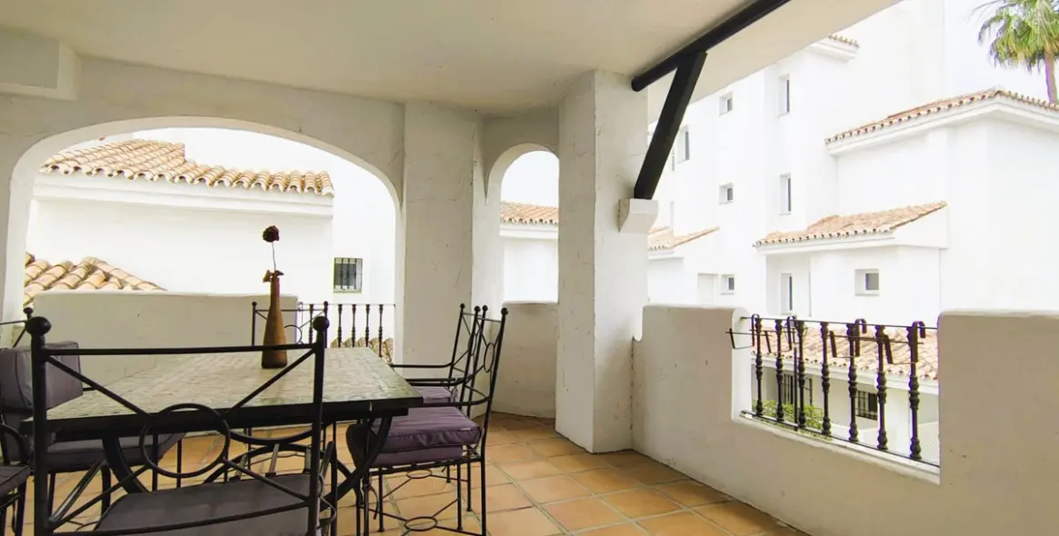 Venta de apartamento en planta media en Nueva Andalucía 5