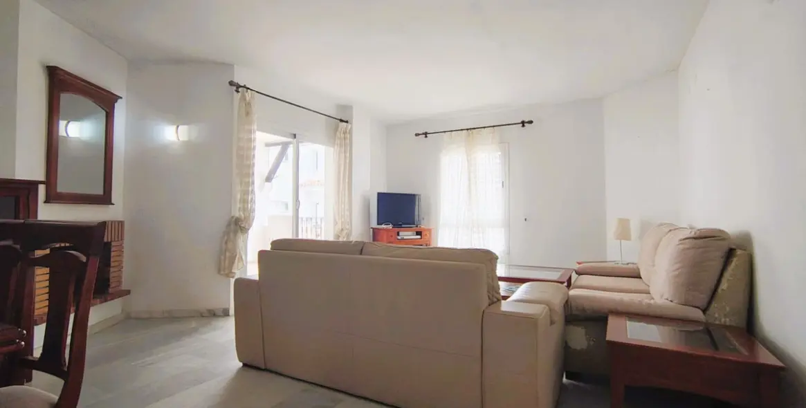 Venta de apartamento en planta media en Nueva Andalucía 10