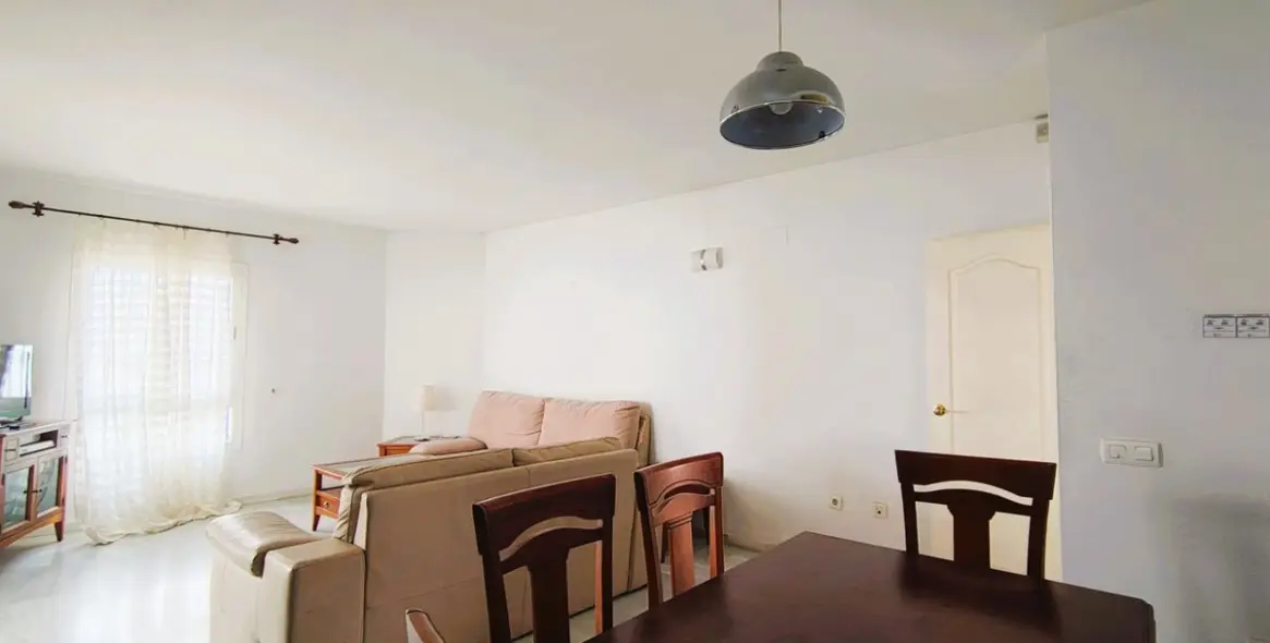 Venta de apartamento en planta media en Nueva Andalucía 11