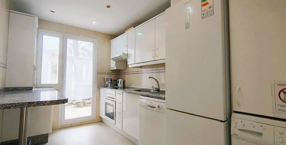 Venta de apartamento en planta media en Nueva Andalucía 13