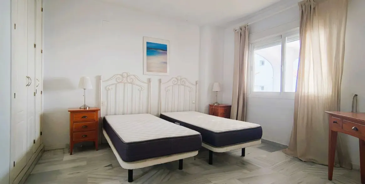 Venta de apartamento en planta media en Nueva Andalucía 16