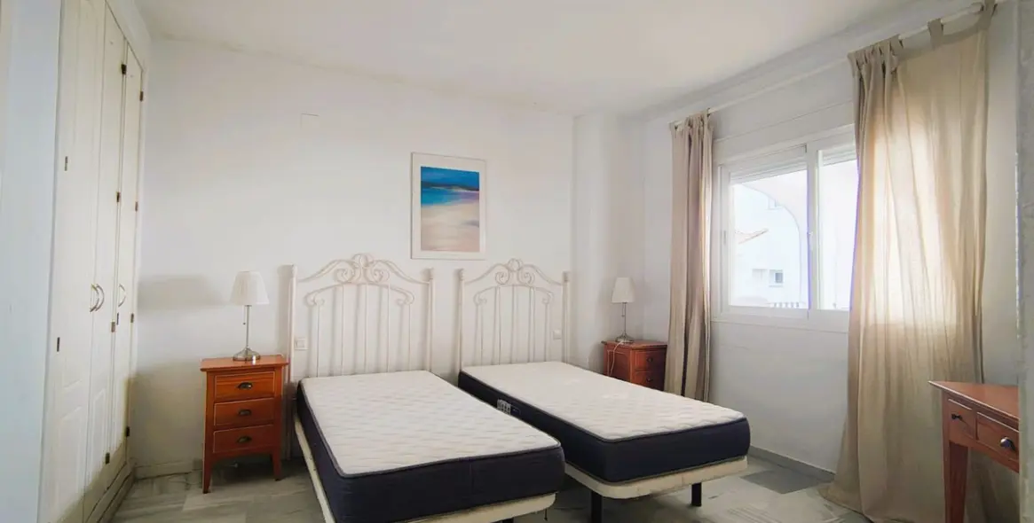 Venta de apartamento en planta media en Nueva Andalucía 19