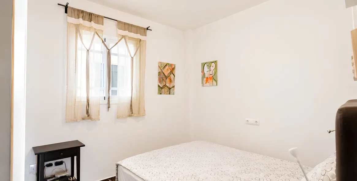 Sale of middle floor apartment in Fuengirola 26