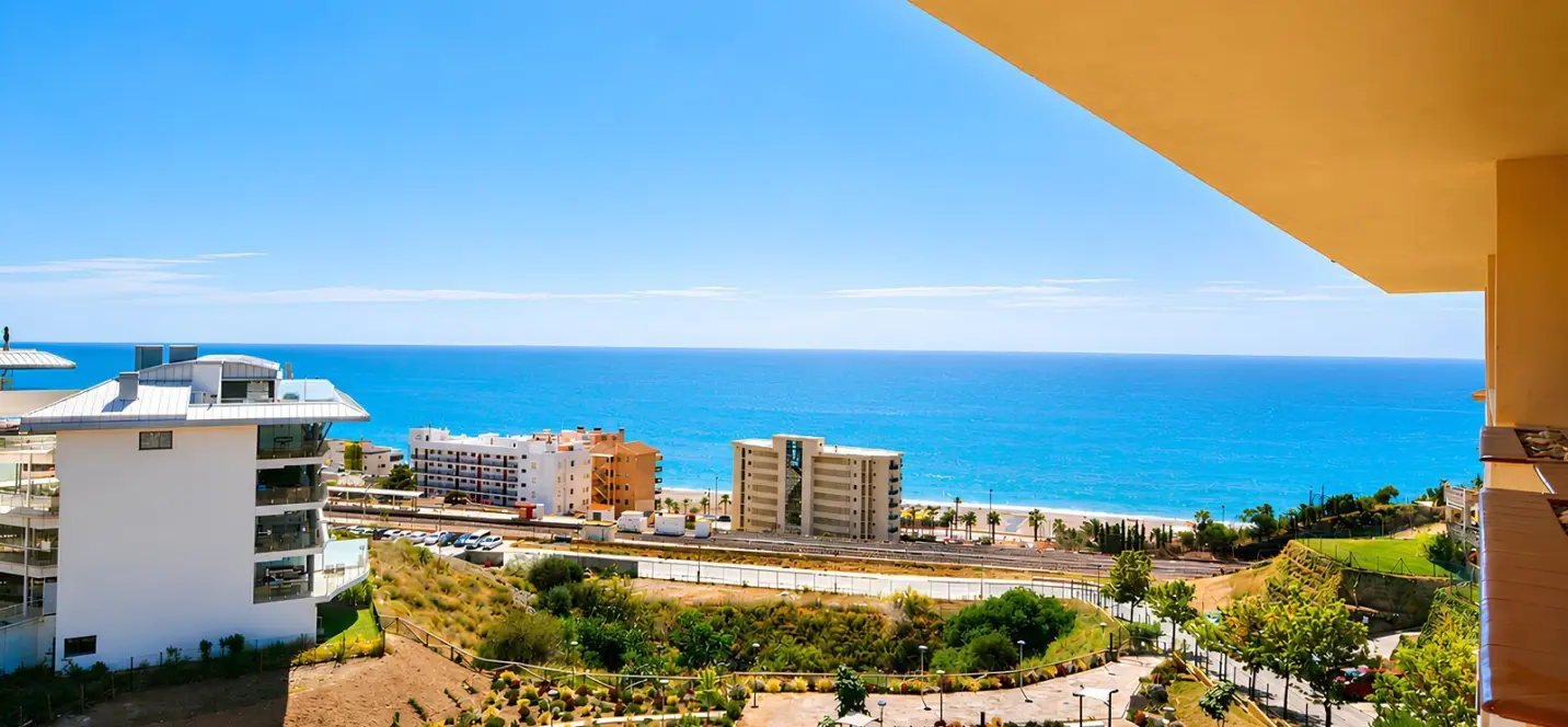 Venta de apartamento en planta media en Fuengirola 1
