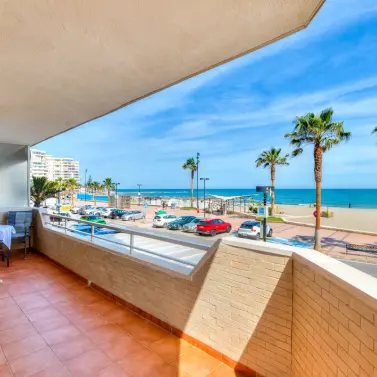 Sale of middle floor apartment in Fuengirola