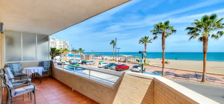 Sale of middle floor apartment in Fuengirola 0