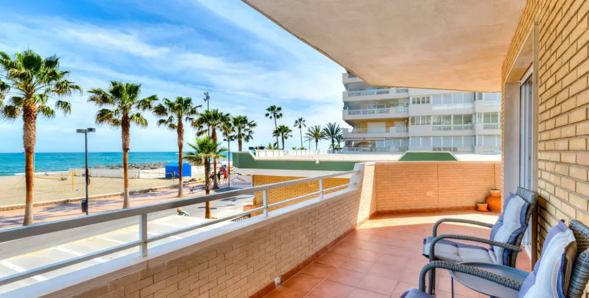 Sale of middle floor apartment in Fuengirola 2