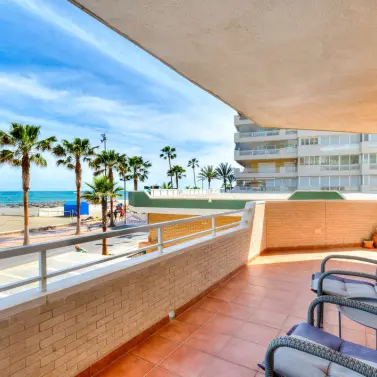 Sale of middle floor apartment in Fuengirola