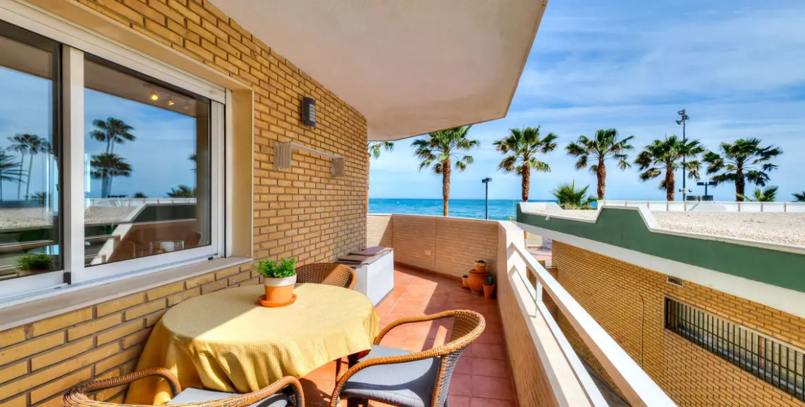 Sale of middle floor apartment in Fuengirola 3