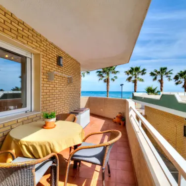 Sale of middle floor apartment in Fuengirola