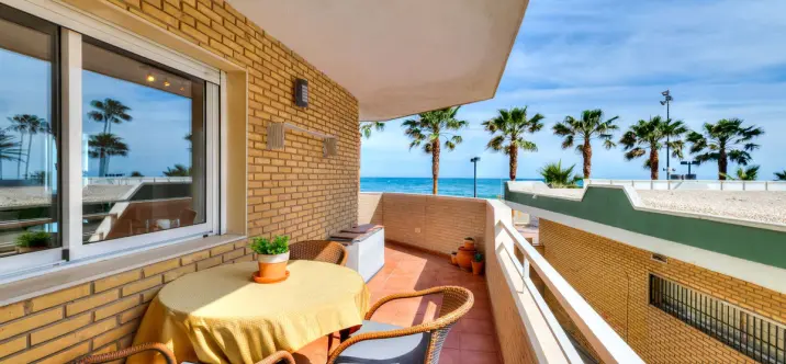 Sale of middle floor apartment in Fuengirola 2
