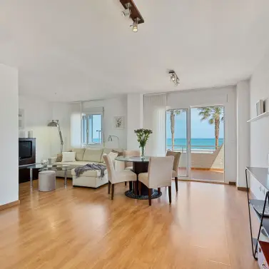 Sale of middle floor apartment in Fuengirola