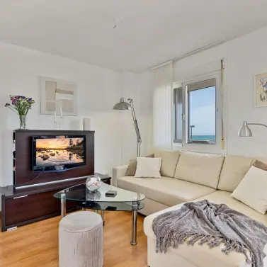 Sale of middle floor apartment in Fuengirola