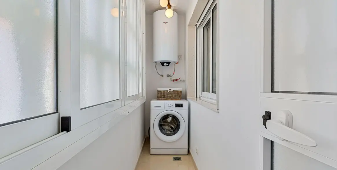 Sale of middle floor apartment in Fuengirola 8