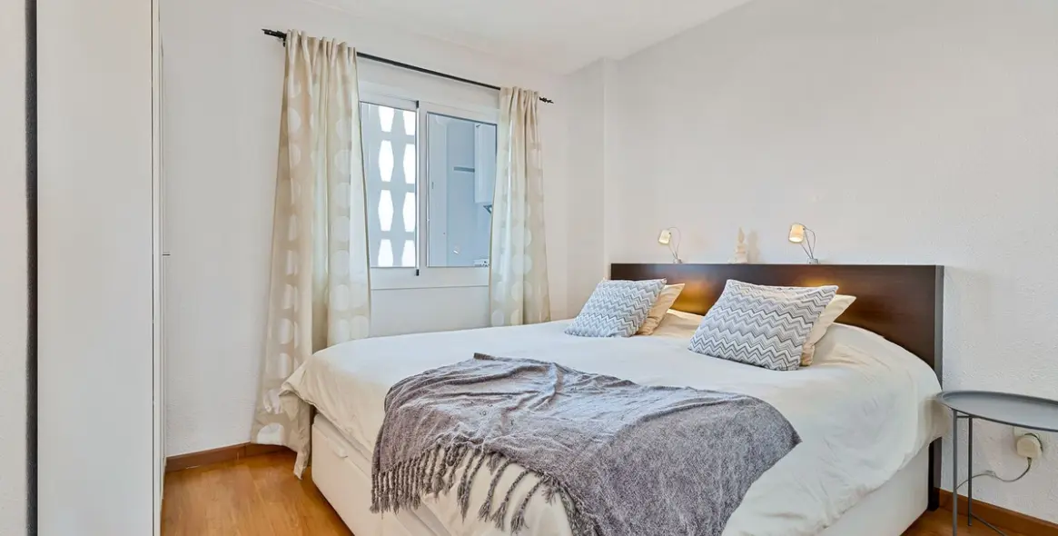 Sale of middle floor apartment in Fuengirola 9