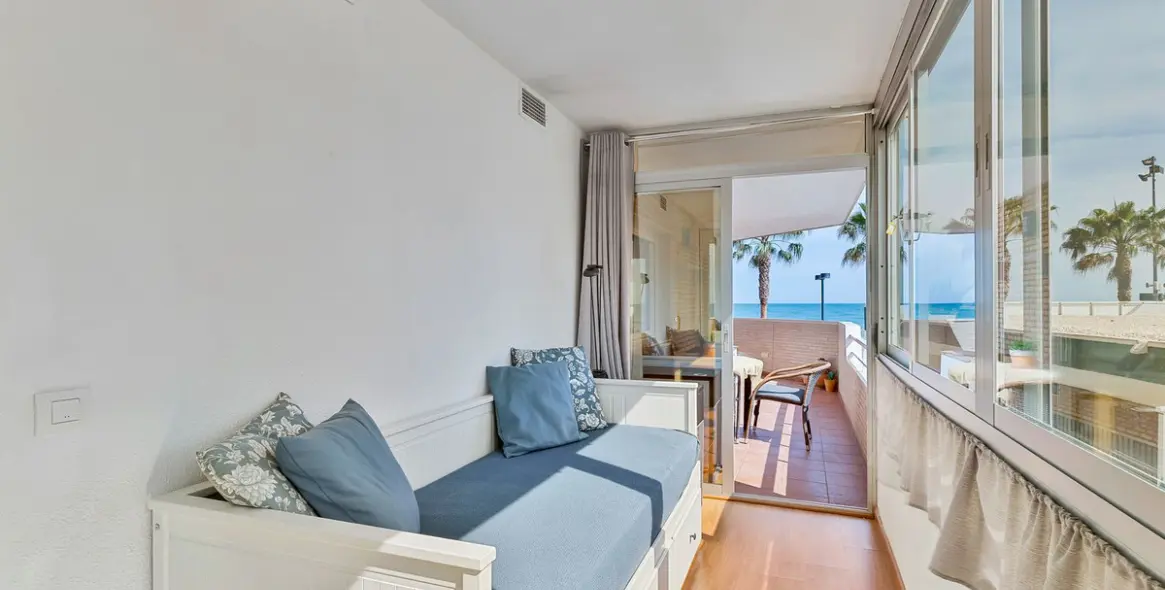 Sale of middle floor apartment in Fuengirola 11