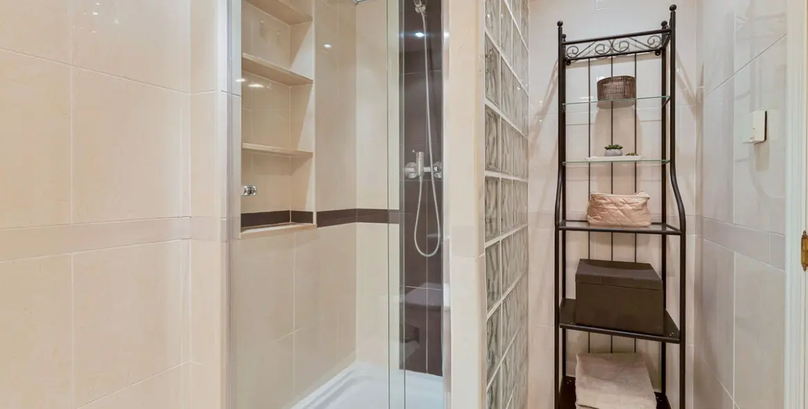Sale of middle floor apartment in Fuengirola 13