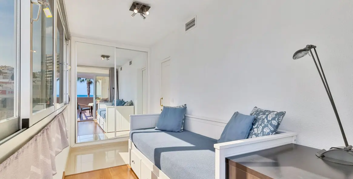 Sale of middle floor apartment in Fuengirola 15