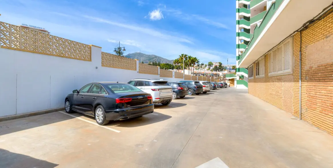 Sale of middle floor apartment in Fuengirola 16