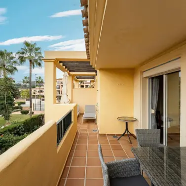 Sale of middle floor apartment in La Cala de Mijas