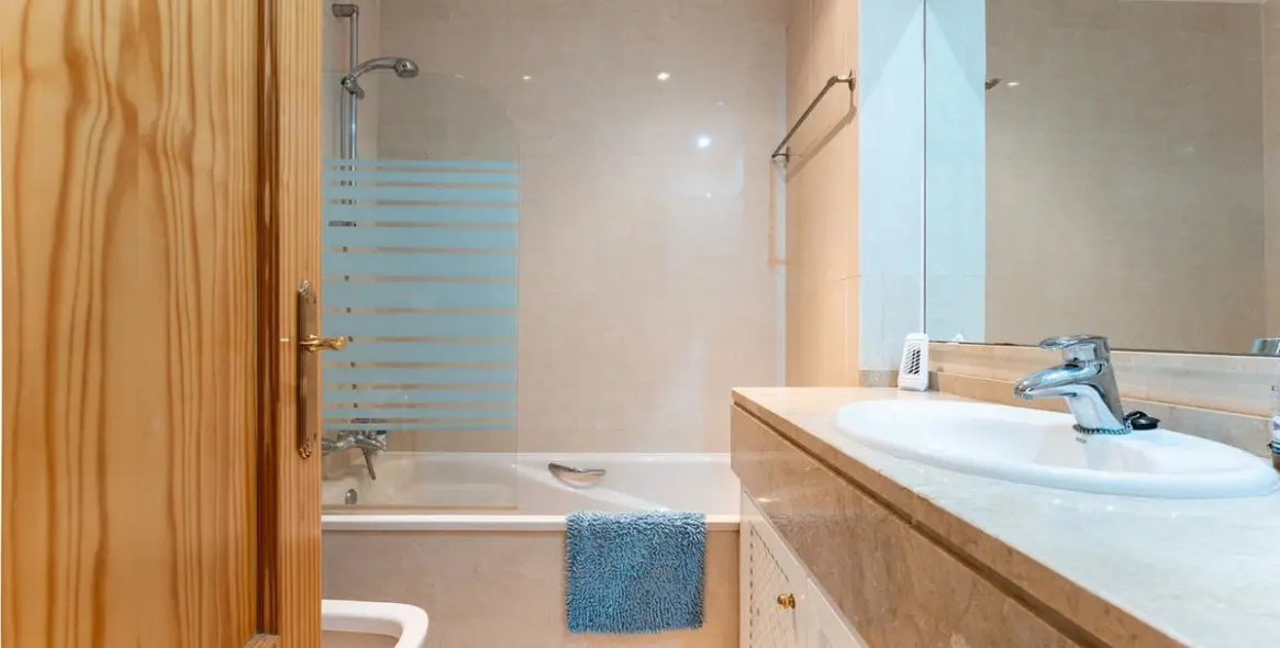 Sale of middle floor apartment in La Cala de Mijas 17