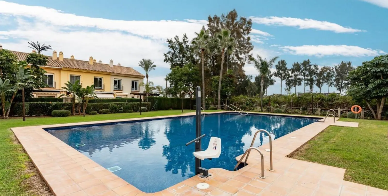 Sale of middle floor apartment in La Cala de Mijas 1