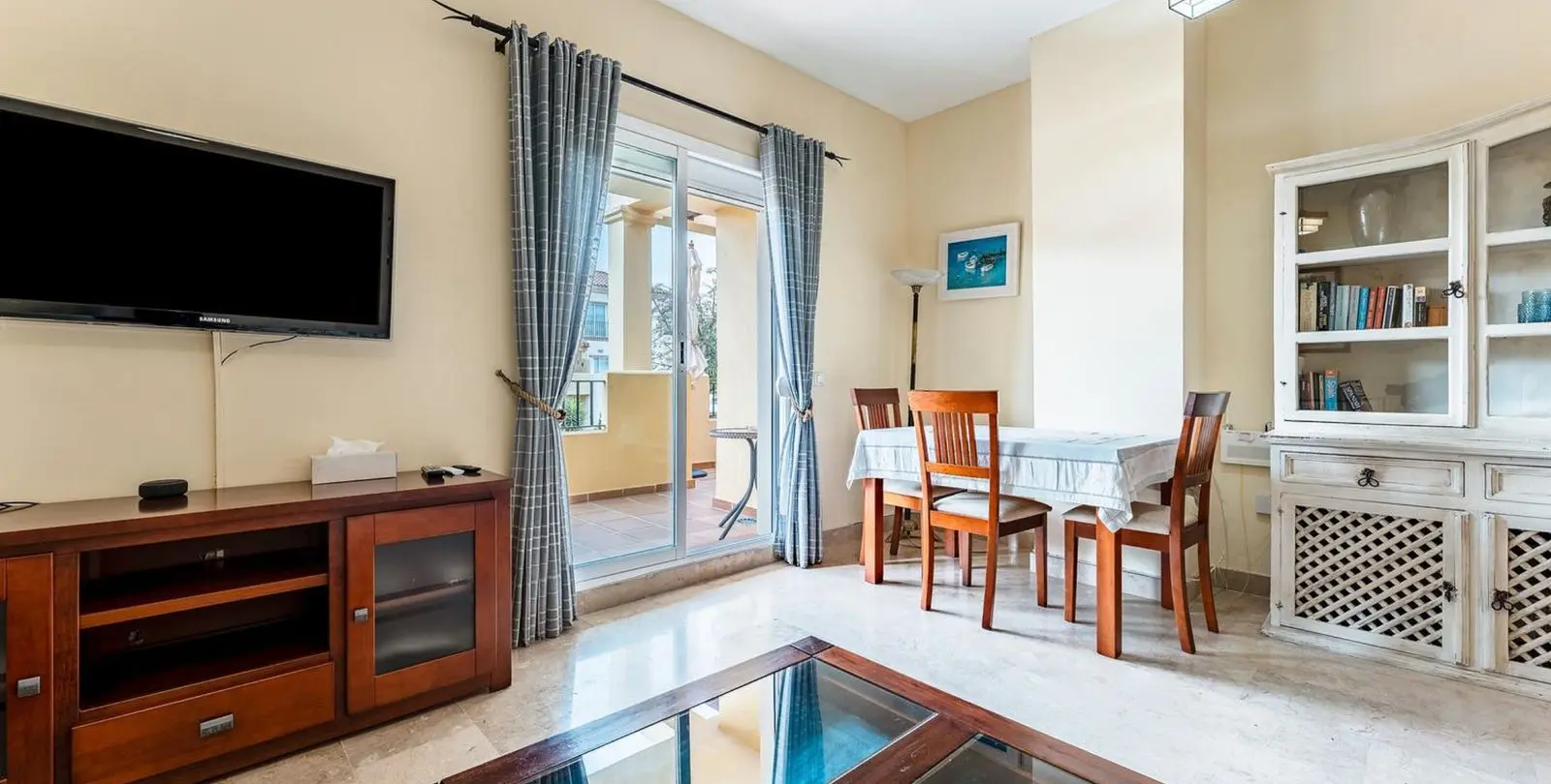 Sale of middle floor apartment in La Cala de Mijas 2