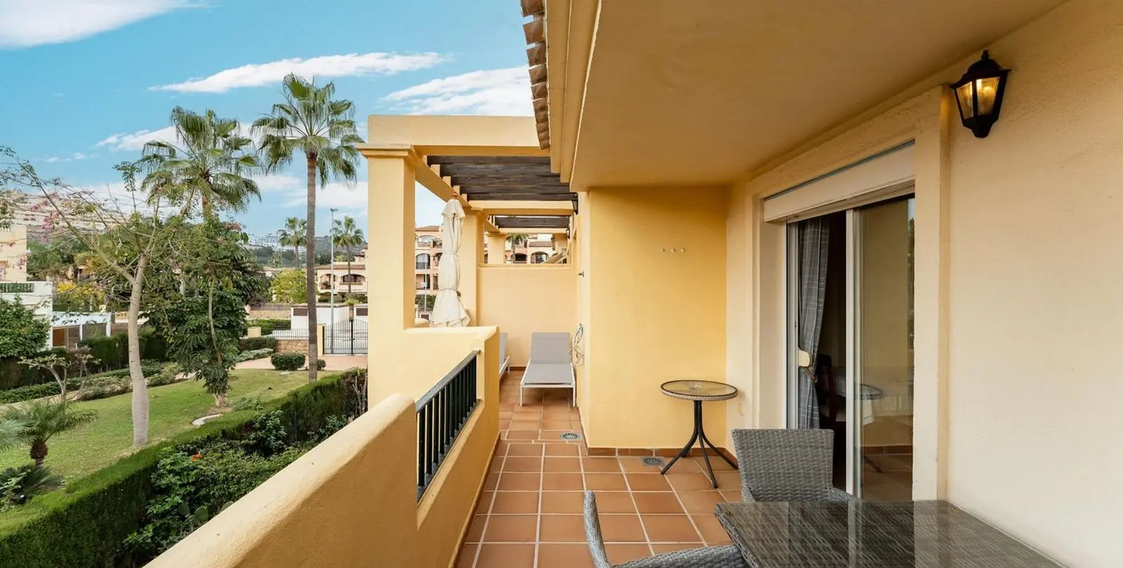 Sale of middle floor apartment in La Cala de Mijas 3