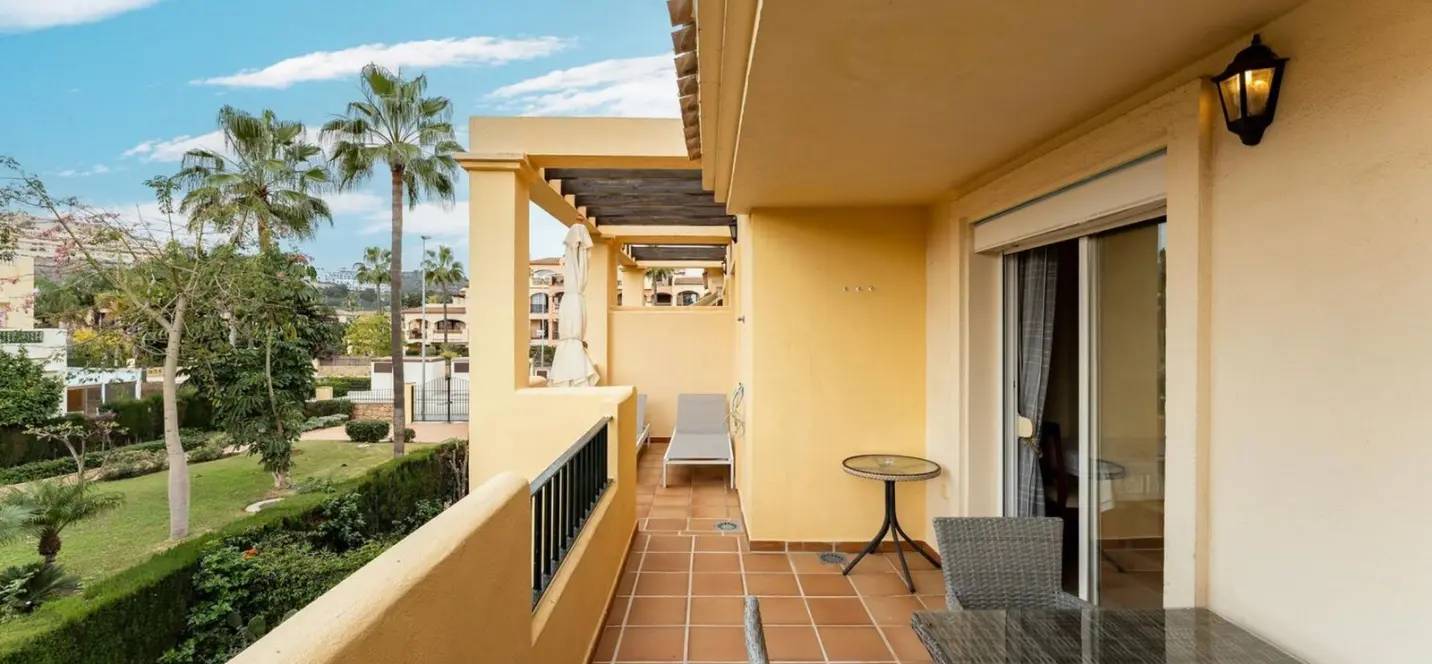 Sale of middle floor apartment in La Cala de Mijas 2