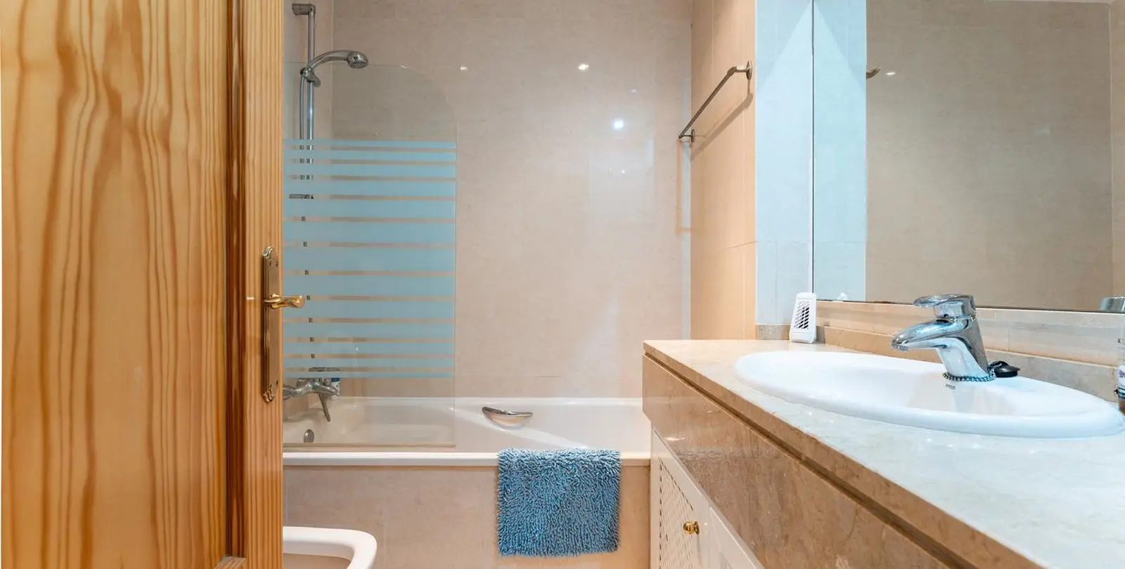 Sale of middle floor apartment in La Cala de Mijas 17