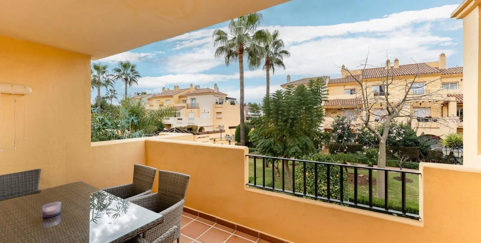 Sale of middle floor apartment in La Cala de Mijas 19
