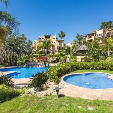 Sale of middle floor apartment in El Paraiso