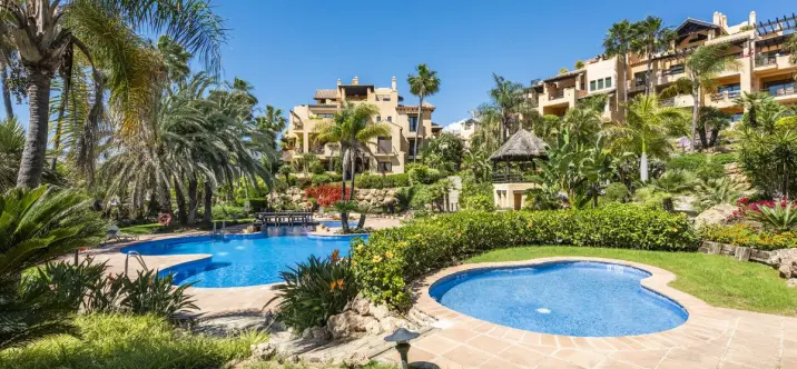 Sale of middle floor apartment in El Paraiso 0
