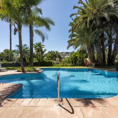 Sale of middle floor apartment in El Paraiso
